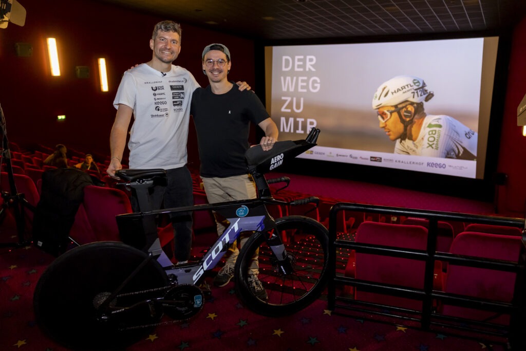 Philipp Kaider bei der Premiere seines Films "Der Weg zu mir" nach einem RAAM Sieg 2025