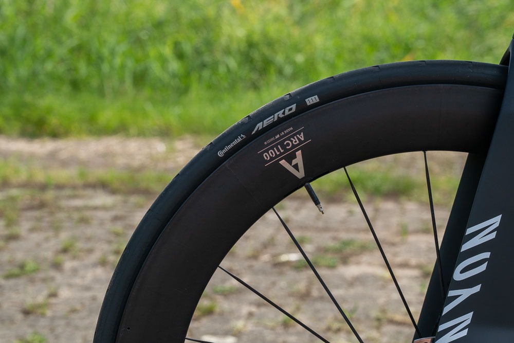 DT Swiss ARC 1100 Vorderrad mit Continental Aero 111 Re
ifen