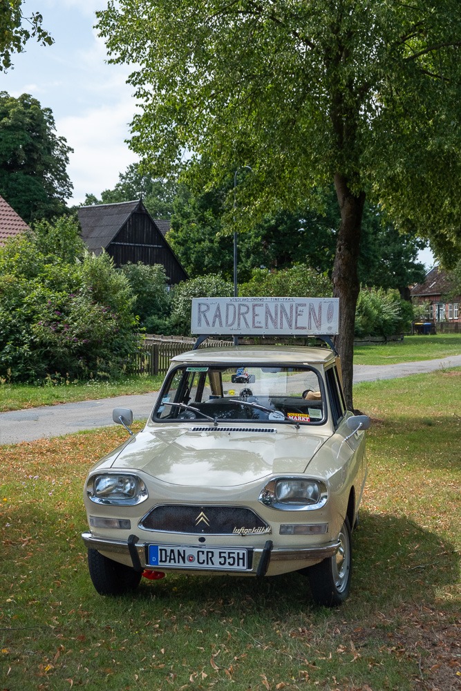 Citröen Führungsfahrzeug und Besenwagen im Wendland