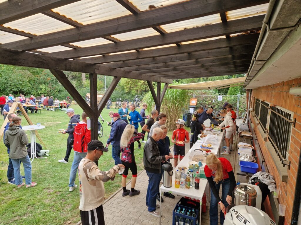 Highlight bei jedem Wald- und Wiesenrennen: Der Grillstand.